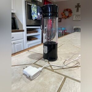 Portable Black USB Rechargeable Personal Blender - Compact & Travel-Friendly